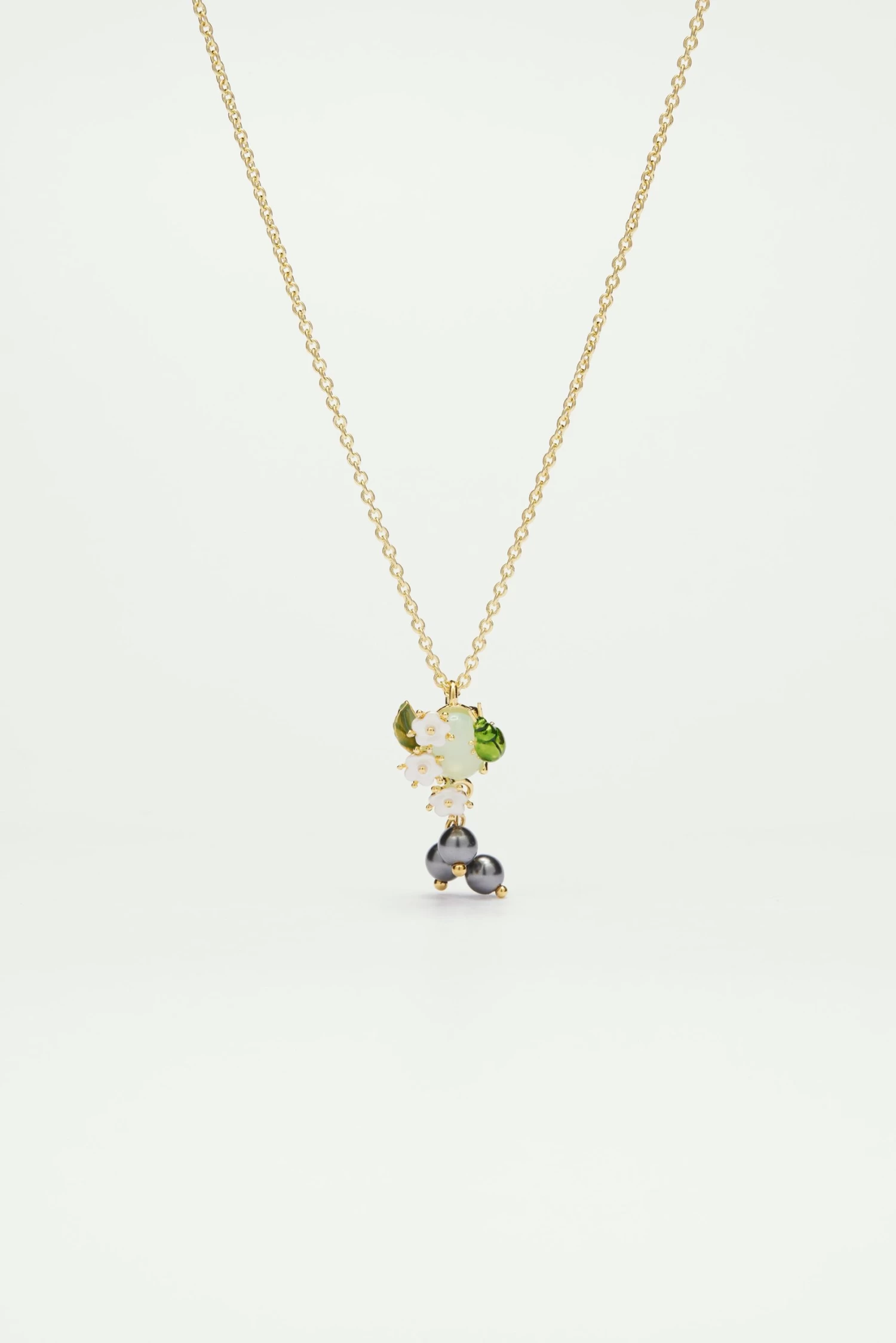 Les Néréides Collier Pendentif Myrtilles Et Scarabée 1 Les Néréides Collier Pendentif Myrtilles Et Scarabée