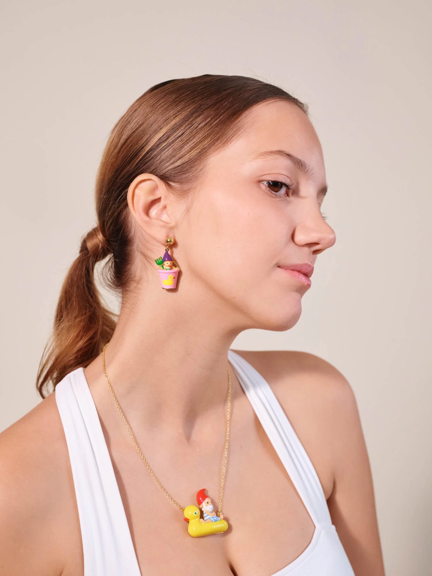 N2 By Les Néréides Boucles D'oreilles Tiges Nain, Râteau Vert Et Sceau Rose 2 N2 By Les Néréides Boucles D'oreilles Tiges Nain, Râteau Vert Et Sceau Rose – Image 2