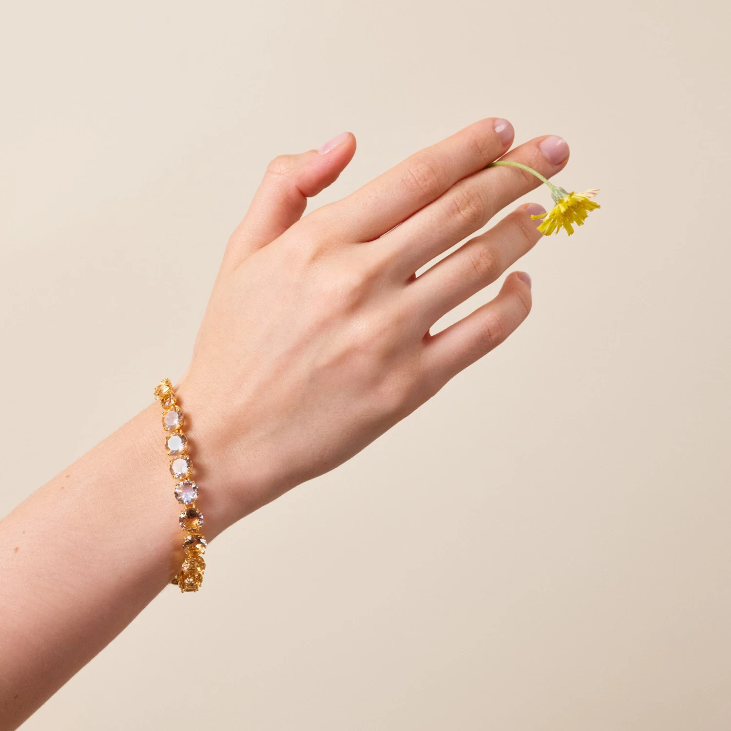 Les Néréides Bracelet Fin Rang De Pierres La Diamantine Rose Abricot 2 Les Néréides Bracelet Fin Rang De Pierres La Diamantine Rose Abricot – Image 2