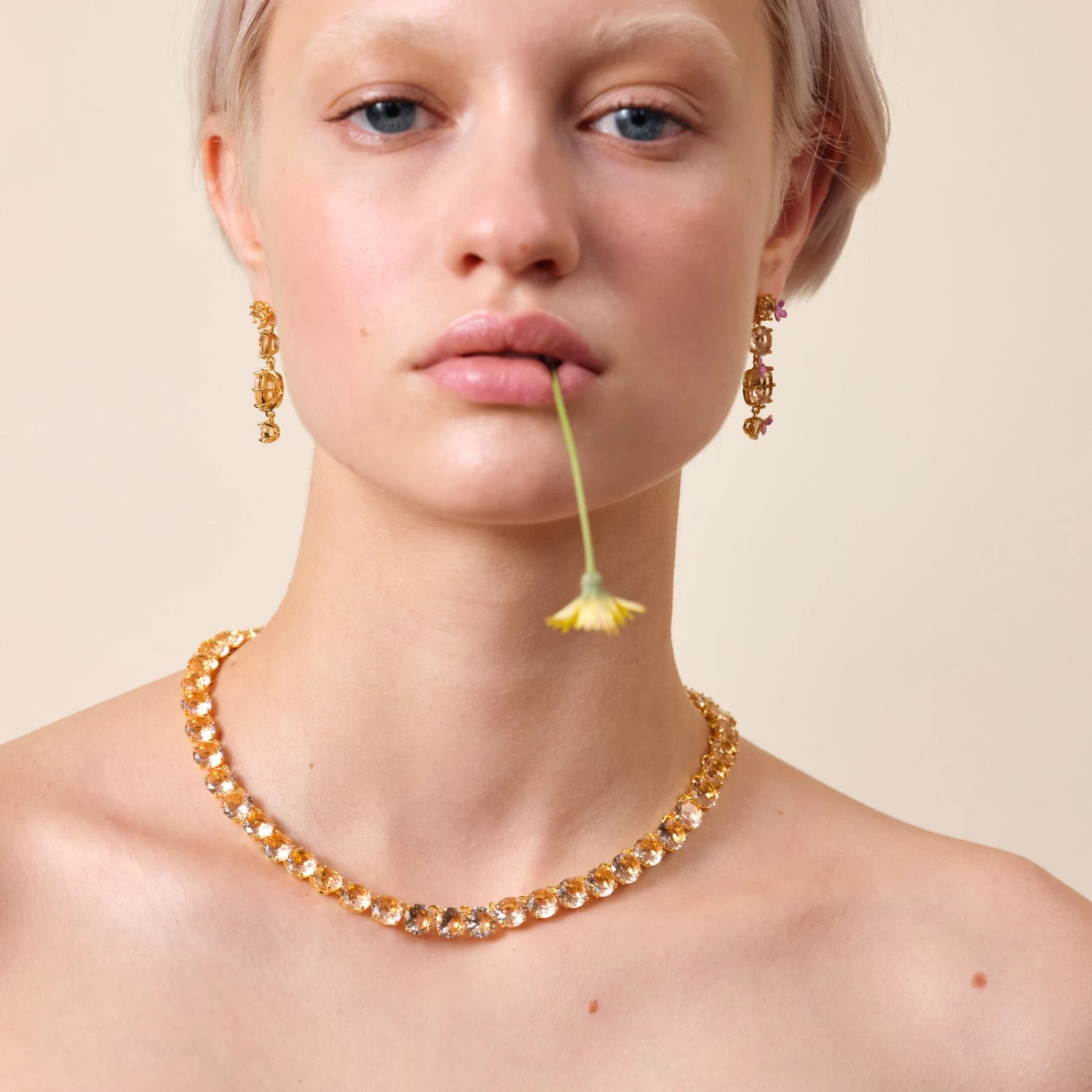 Les Néréides Collier Ras De Cou Pierres Rondes La Diamantine Rose Abricot 2 Les Néréides Collier Ras De Cou Pierres Rondes La Diamantine Rose Abricot – Image 2