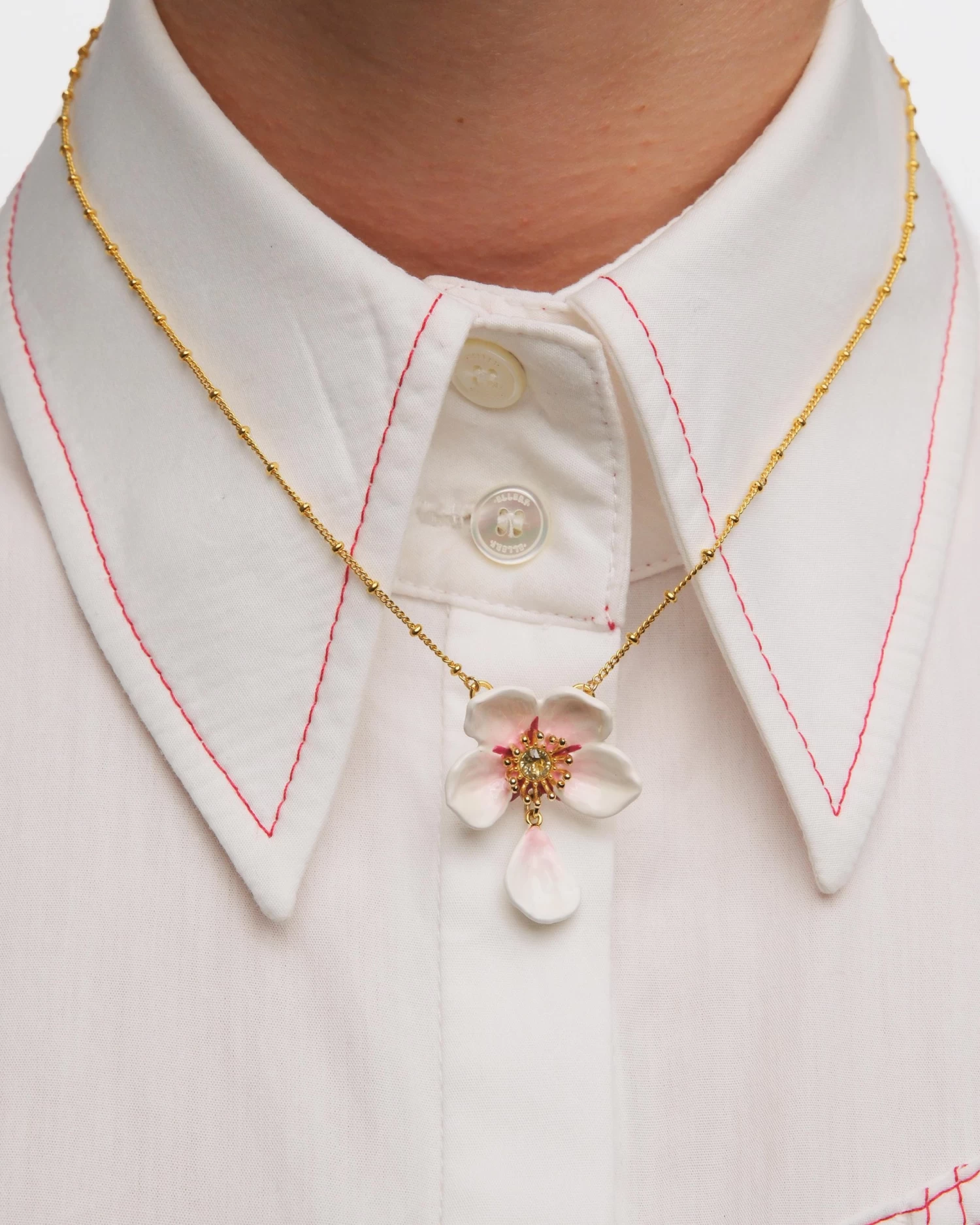 Les Néréides Collier Pendentif Fleur Blanche Du Japon 2 Les Néréides Collier Pendentif Fleur Blanche Du Japon – Image 2