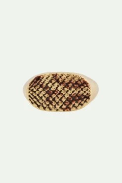 Les Néréides Bague Chevalière écailles De Serpent 5 Les Néréides Bague Chevalière écailles De Serpent -Les Néréides fr 4801258d 88c0 4b8e ab92 2140cce0c14c