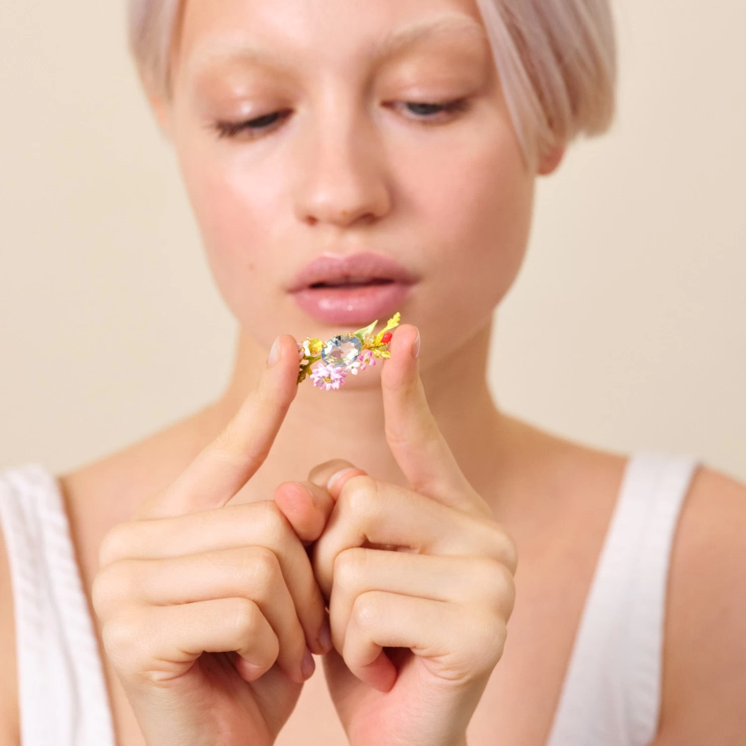 Les Néréides Broche Fleurs Des Champs Et Pierre Bleue 2 Les Néréides Broche Fleurs Des Champs Et Pierre Bleue – Image 2