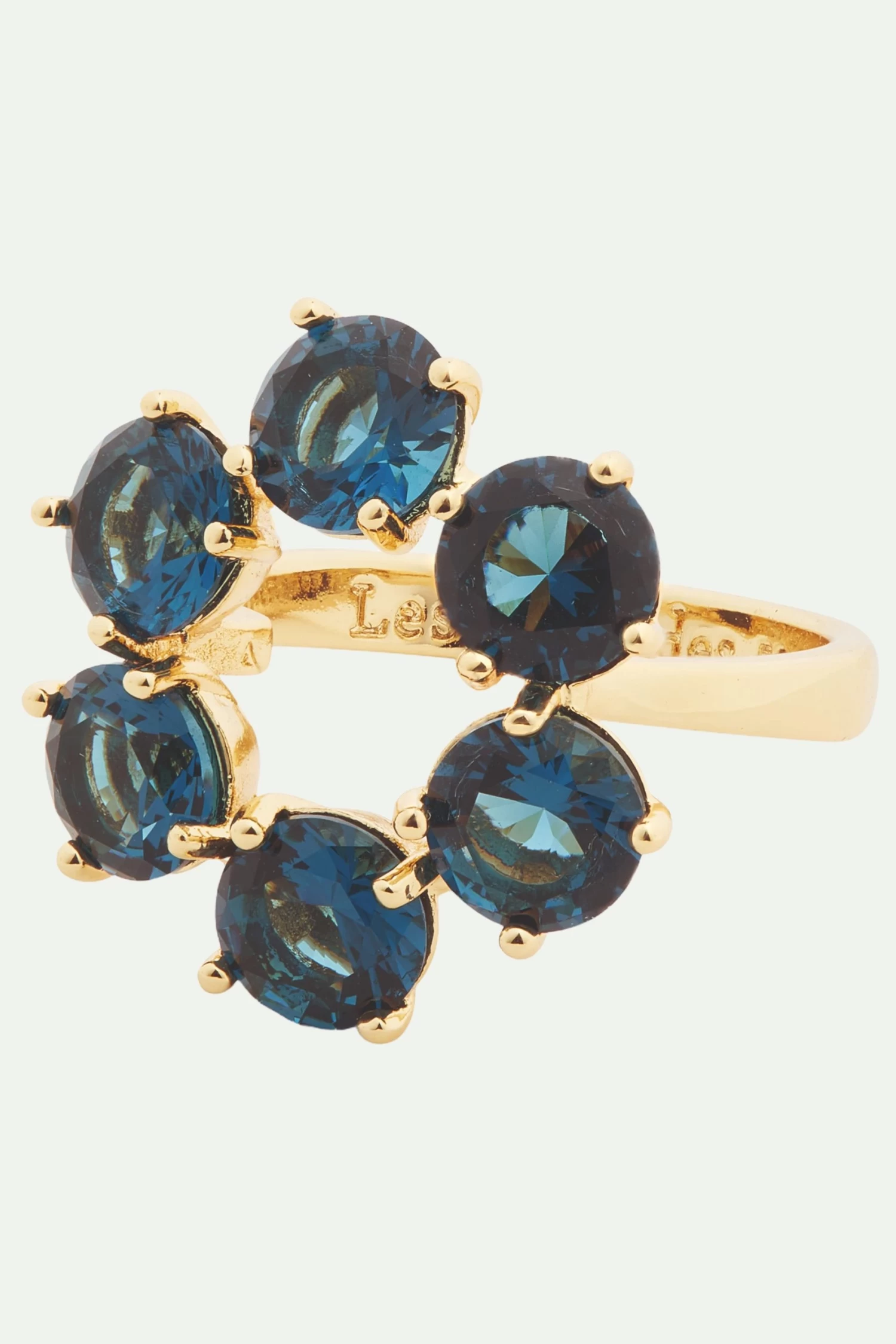 Les Néréides Bague Fine 6 Pierres Rondes La Diamantine Bleu Océan 2 Les Néréides Bague Fine 6 Pierres Rondes La Diamantine Bleu Océan – Image 2
