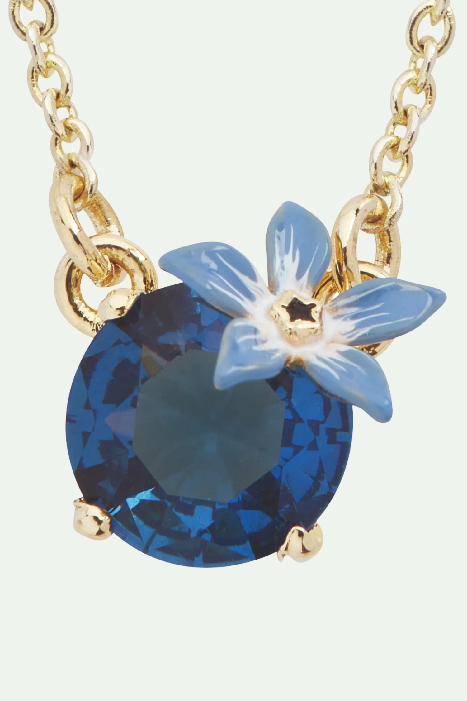 Les Néréides Collier Pendentif Fleur Bleue Et Verre Facetté Rond 3 Les Néréides Collier Pendentif Fleur Bleue Et Verre Facetté Rond – Image 3