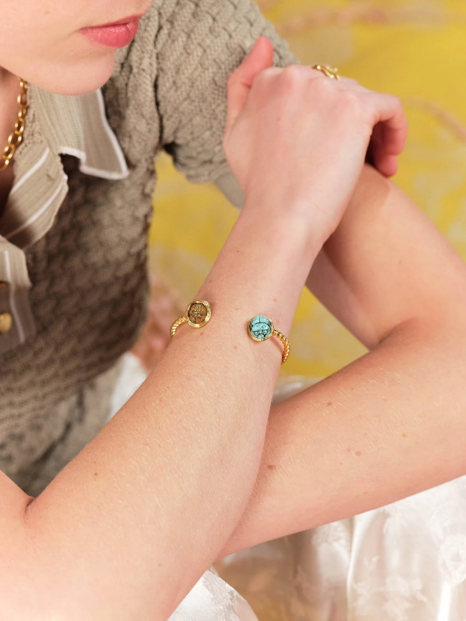 Les Néréides Bracelet Jonc Scarabée Turquoise Et Hiéroglyphes égyptiens 3 Les Néréides Bracelet Jonc Scarabée Turquoise Et Hiéroglyphes égyptiens – Image 3