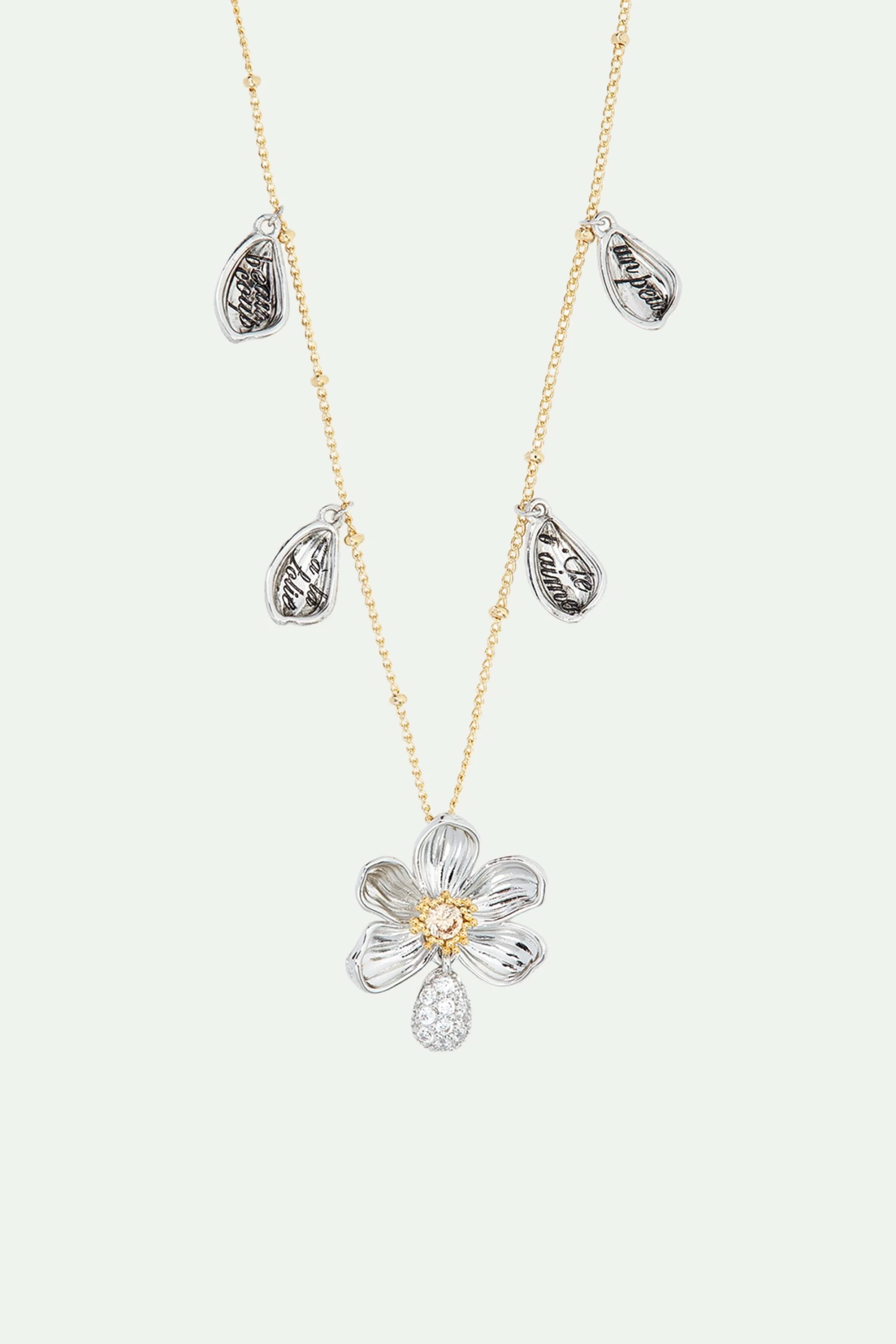 Les Néréides Collier Pendentif Marguerite Et Pétales Gravés 1 Les Néréides Collier Pendentif Marguerite Et Pétales Gravés