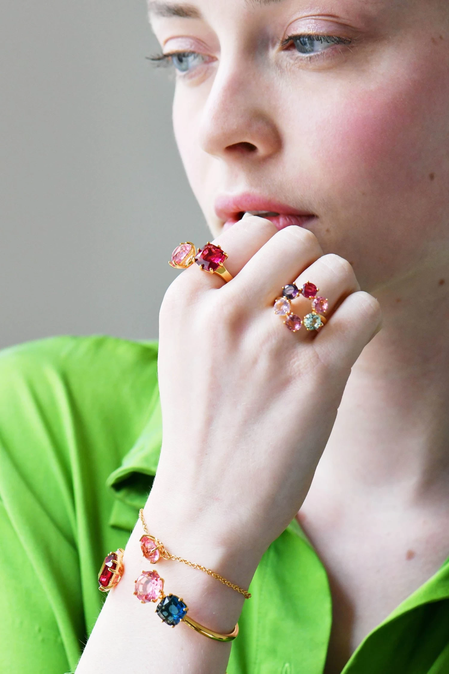 Les Néréides Bague Toi Et Moi Pierres Cœur Rose Et Carré Rouge La Diamantine Mul... 2 Les Néréides Bague Toi Et Moi Pierres Cœur Rose Et Carré Rouge La Diamantine Mul... – Image 2