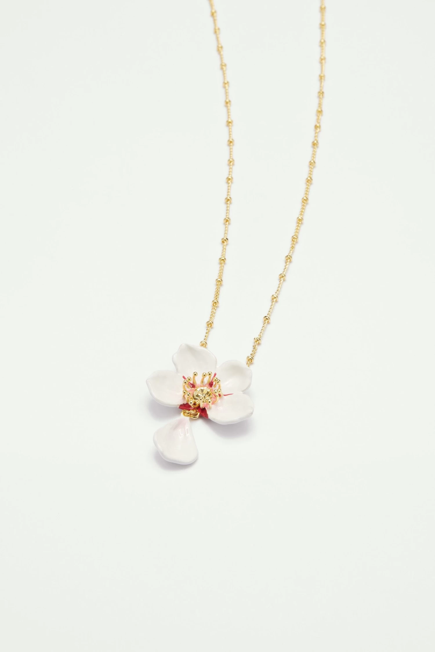 Les Néréides Collier Pendentif Fleur Blanche Du Japon 3 Les Néréides Collier Pendentif Fleur Blanche Du Japon – Image 3