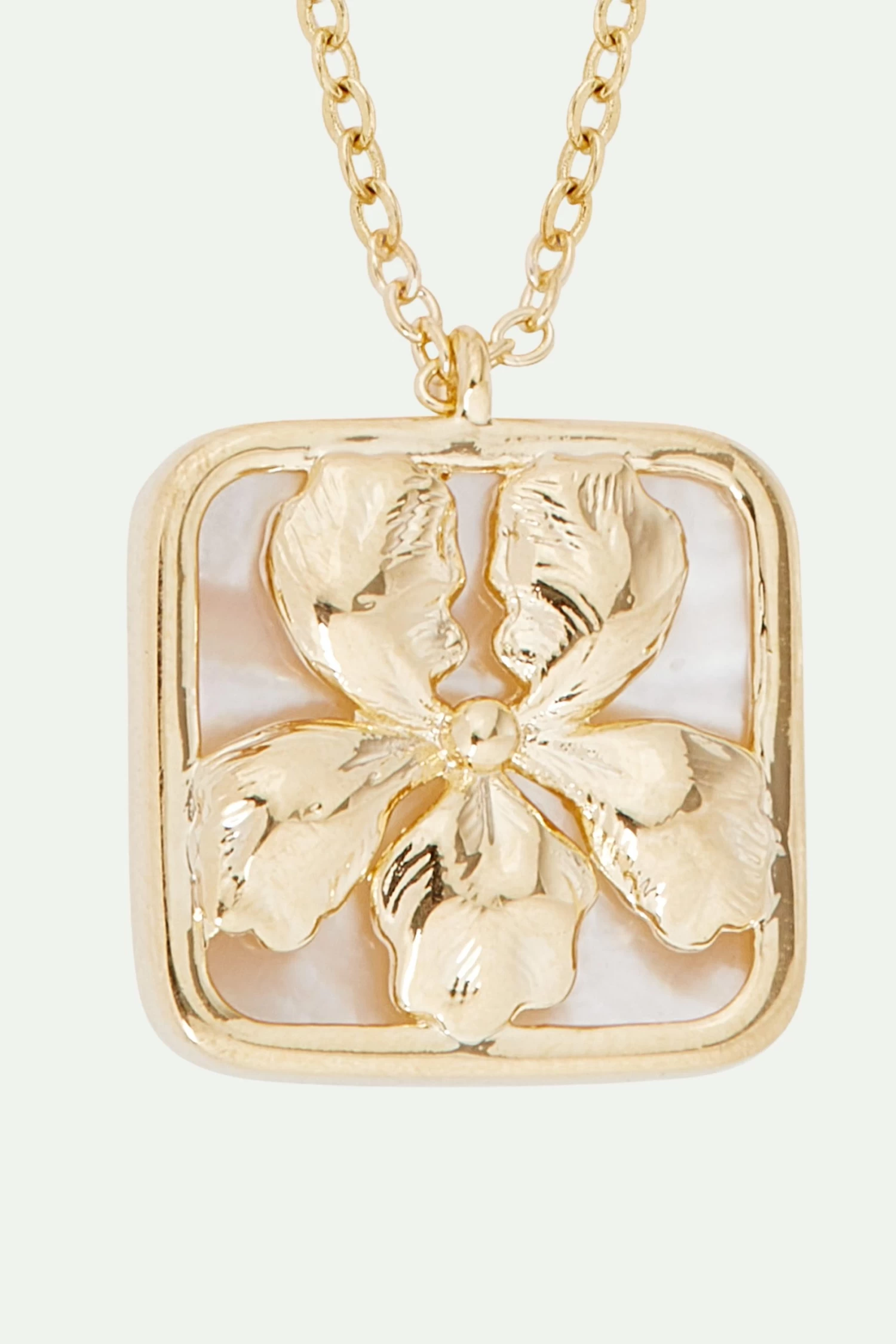 Les Néréides Collier Pendentif Iris Sur Plaque De Nacre 3 Les Néréides Collier Pendentif Iris Sur Plaque De Nacre – Image 3