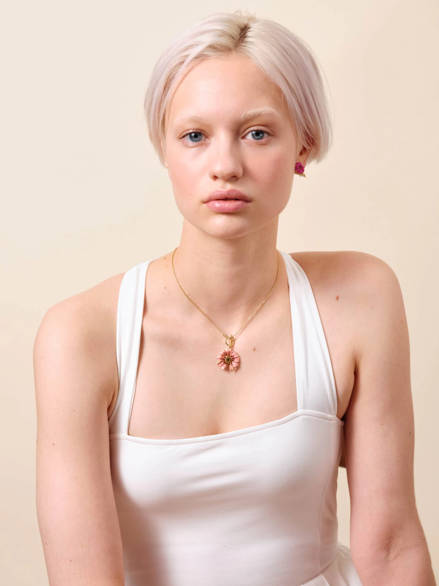 Les Néréides Collier Pendentif Fleur Cosmos 2 Les Néréides Collier Pendentif Fleur Cosmos – Image 2