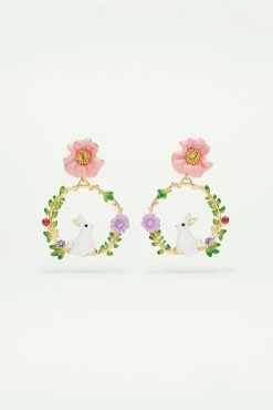 Les Néréides Créoles Lapin Sur Branche Fleurie